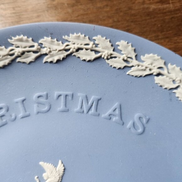 Wedgwood Jasperware London Series Annual Christmas Plate, 1971 Piccadilly Circus - Picture 3 of 5